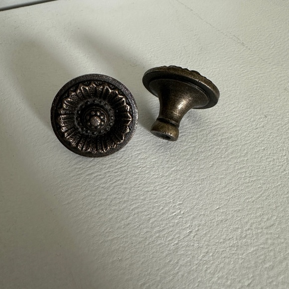 Brass knobs - Picture 2 of 2